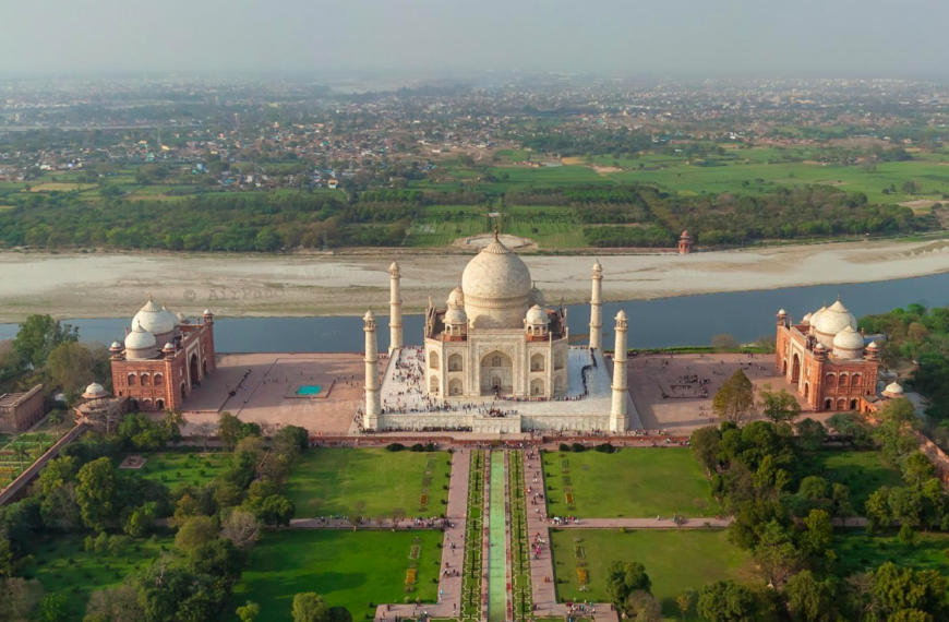How to Visit the Taj Mahal from Delhi in One Day