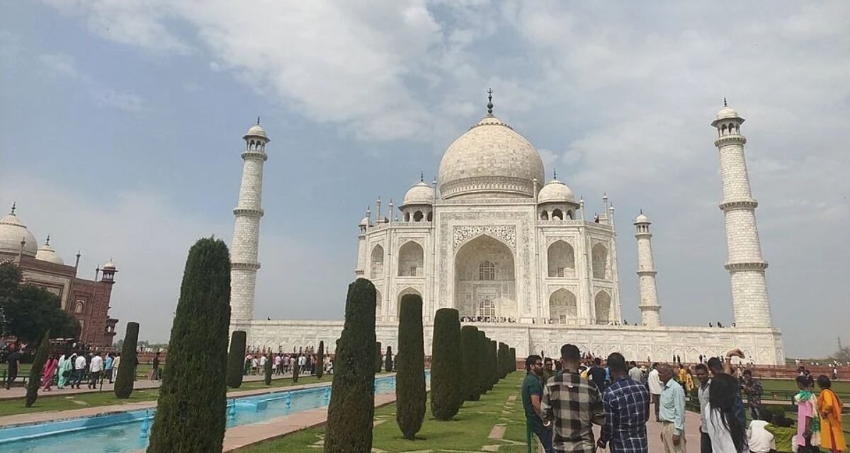 Delhi to Taj Mahal: Best Ways to Travel by Car, Train & Tour