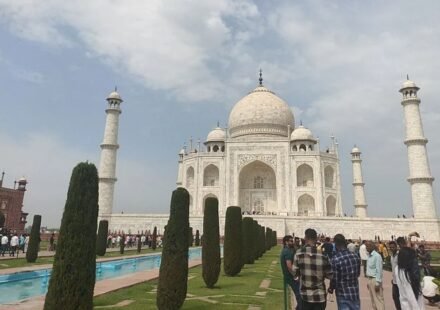 Delhi to Taj Mahal: Best Ways to Travel by Car, Train & Tour