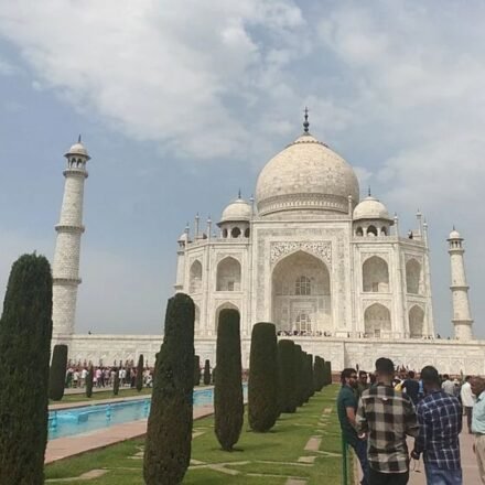 Delhi to Taj Mahal: Best Ways to Travel by Car, Train & Tour