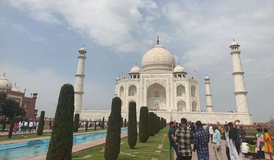 Delhi to Taj Mahal: Best Ways to Travel by Car, Train & Tour